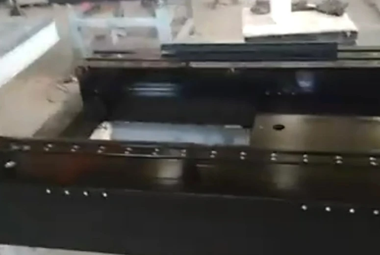 Ko nga waahanga o te granite me nga kohinga ngoikore me nga waahanga whakauru